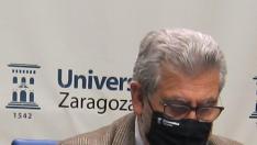 Las consejeras del Gobierno de Aragón, Maru Díaz y María Victoria Broto, con el rector de la Universidad de Zaragoza, José Antonio Mayoral.