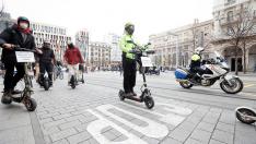 Manifestación de Vehículos de Movilidad Personal en la plaza de España.