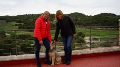 Grisela Carretero y May González se muestran encantadas con la acogida de los monerinos.