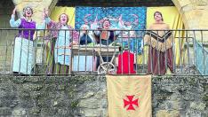 La teatralización de ‘Las alcahuetas’, ayer en la Lonja medieval.