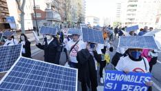 Manifestación de Aliente en Zaragoza para pedir un modelo distribuido y sostenible de las renovables.