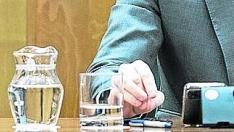El alcalde de Zaragoza, Jorge Azcón, este miércoles durante el pleno municipal.