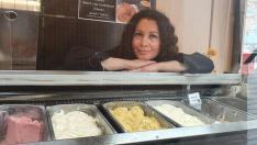 Yadira Monreal, en la heladería y churrería La Michoacana, en Cuarte de Huerva