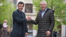 Así de optimistas estaban este martes Juanjo Camacho y Xavi Aguado en la plaza de Santa Engracia de Zaragoza.