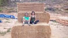Xavi y Marta llegaron a Arens de Lledó en 2011 para construir su casa de paja