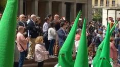 Las Siete Palabras aprovecha la radiante mañana de Viernes Santo para procesionar por el corazón de Zaragoza.
