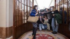 La ministra Margarita Robles, aabordada por los periodistas en el Congreso