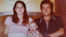 'Baby Holly', con sus padres, en 1980.