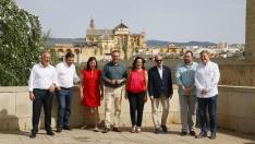 Foto de familia de los barones socialistas este domingo en Córdoba.
