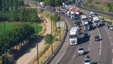 Imágenes de la retención ocasionada tras el accidente.