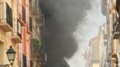 Bomberos actúan en el incendio de la calle Pignatelli
