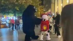 Momento del altercado entre los personajes