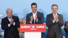 Pedro Sánchez junto a los expresidentes socialistas Zapatero y Felipe González