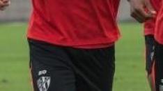 Salvador, al frente de un grupo de jugadores de la SD Huesca.