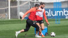 Valentín y Mateu, durante el entrenamiento del viernes previo al choque con el Villarreal B.