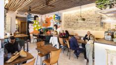 Artisan Real Food abrió hace dos semanas en el número 18 de la calle de Cosuenda, en el barrio Jesús de Zaragoza.