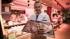 Javier González en la carnicería La Boutique de la Carne en Zaragoza. gsc