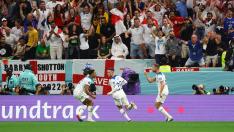 Los jugadores de Inglaterra celebran el triunfo