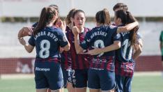 Las jugadoras del SD Huesca femenino celebran un gol.