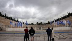 Banderas a media asta en Atenas por la muerte de Constantino de Grecia. GREECE PEOPLE CONSTANTIN DEATH