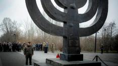 Volodimir Zelenski recuerda a las víctimas del Holocausto, este viernes en Kiev.