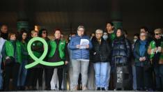 Lectura del manifiesto contra el cáncer a las puertas del hospital Clínico