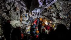 Tareas de rescate bajo los escombos en Hatay