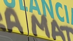 La ambulancia con pintadas contra la consejera de Sanidad, Sira Repollés.