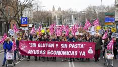 "Sin gluten y sin pasta", los celiacos se manifiestan para pedir ayudas en Madrid.