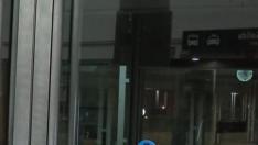 El local que ocupaba una cafetería-restaurante en la estación de Huesca está cerrado desde septiembre de 2019.
