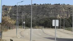 Valla publicitaria que anuncia la construcción de viviendas unifamiliares en Tierz, a solo 6 kilómetros de Huesca.