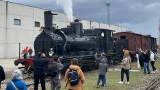 La locomotora de vapor Verraco que vieron los amantes del ferrocarril aragoneses cerca del museo de Venta de Baños (Palencia).