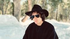 Bunbury, rodeado de nieve en el videoclip de 'Alaska'.