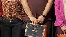 Ganadores y finalistas con los tres concejales en el acto de entrega.