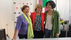 De izquierda a derecha, Rosario Ochoa, Pilar Callén y Olinda Pardo, en la presentación del programa electoral de Cambiar Huesca.