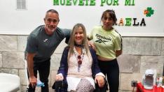 Ana Berges y Antonio Martí posan junto a Cristina Sánchez, vocal de Araela.