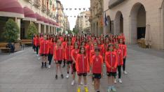 Los equipos femeninos de la SD Huesca han posado este viernes en los Porches de Galicia.