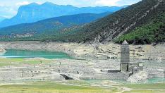 Estado del embalse de Mediano, donde ya es visible toda la iglesia, el pasado domingo