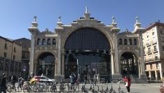 Archivo - Mercado Central de Zaragoza, fachada norte, en la zona de las Murallas romanas