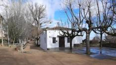 El bar-restaurante está ubicado en la plaza central de este barrio de la localidad zaragozana de Borja.