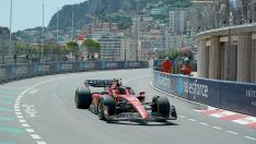 El piloto español de Fórmula 1, Carlos Sainz (Ferrari), durante los primeros entrenamientos libres en el Circuito de Mónaco