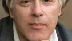 Sello Javier Marías.