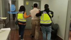 La Policía Nacional detiene a un carterista muy activo que robaba dentro del tranvía