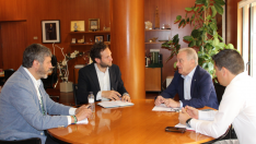 Reunión para abordar el traspaso entre Isaac Claver y Miguel Gracia el pasado miércoles.
