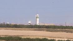 Placas solares y aerogeneradores, en el paisaje aragonés.