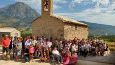 Más de 80 habitantes del valle de Lierp y autoridades de Ribagorza asistieron a la inauguración de la recuperada ermita románica de Sala.