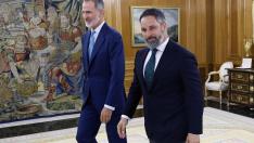 El rey Felipe Vi recibe al líder de Vox, Santiago Abascal en la ronda de consultas con los dirigentes políticos