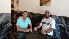 Amine Hachimi y Najib Badou, marroquíes residentes en Zaragoza, en el restaurante Idolan.