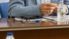El consejero de Agricultura, Angel Samper, y el director general de Calidad y Seguridad Alimentaria, Fernando Laguna, se han reunido con ganaderos afectados por la enfermedad hemorrágica.