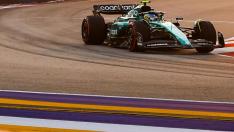 Fernando Alonso rodando en el circuito de Singapur